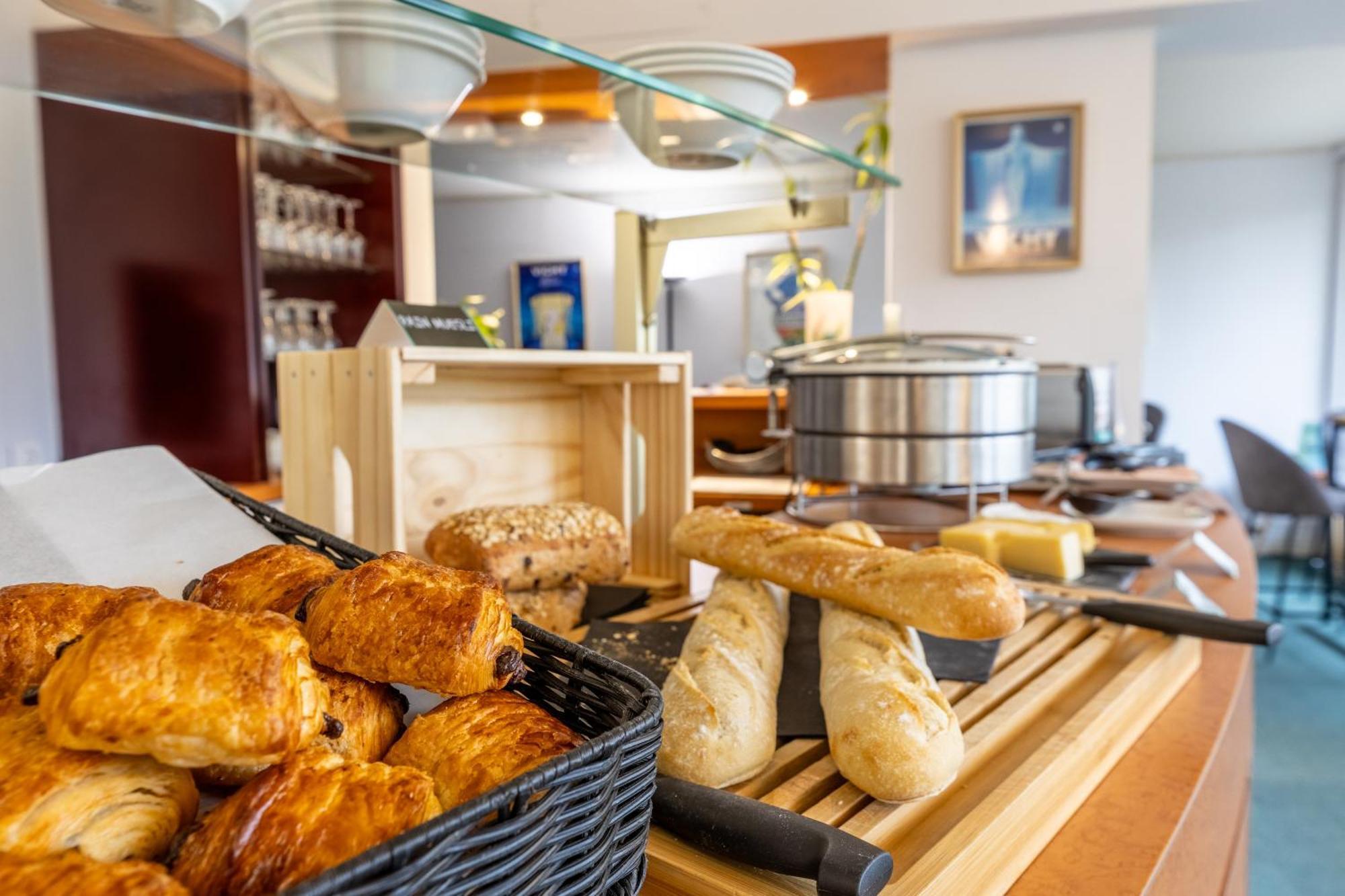 Brit Hotel Le Parc Vichy بيلريف-سور-اليي المظهر الخارجي الصورة