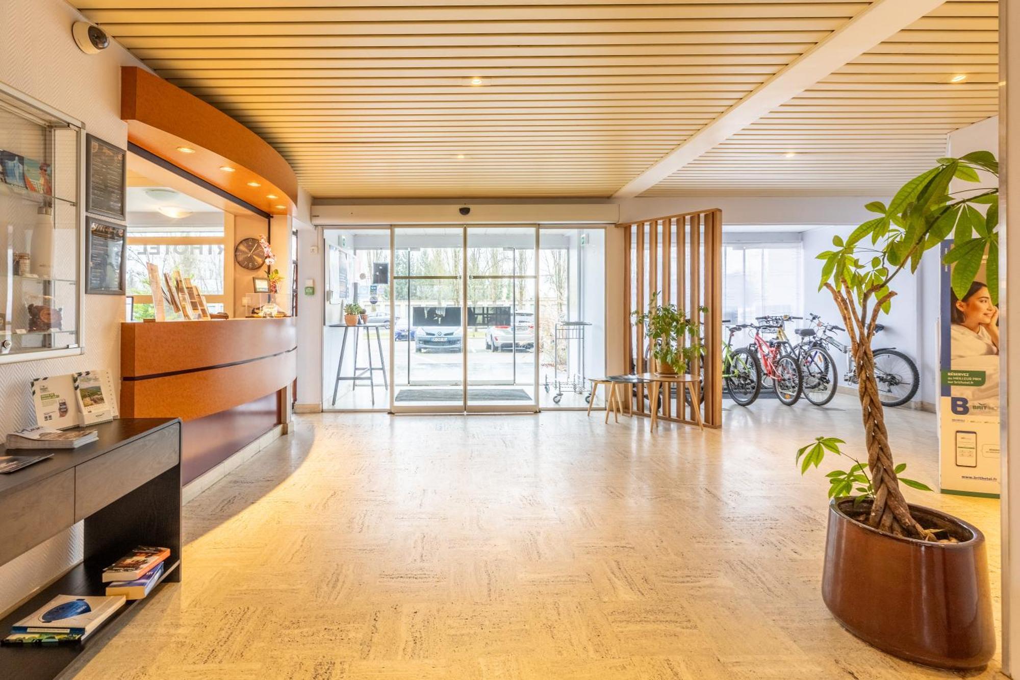 Brit Hotel Le Parc Vichy بيلريف-سور-اليي المظهر الخارجي الصورة